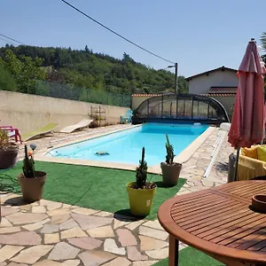 https://chantelezard.hotels-rhonealpes.com